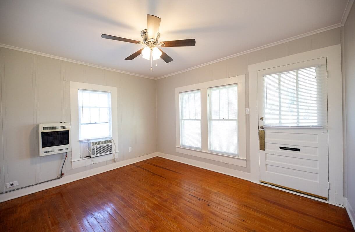 1309 17th St - Photo 7 of 9