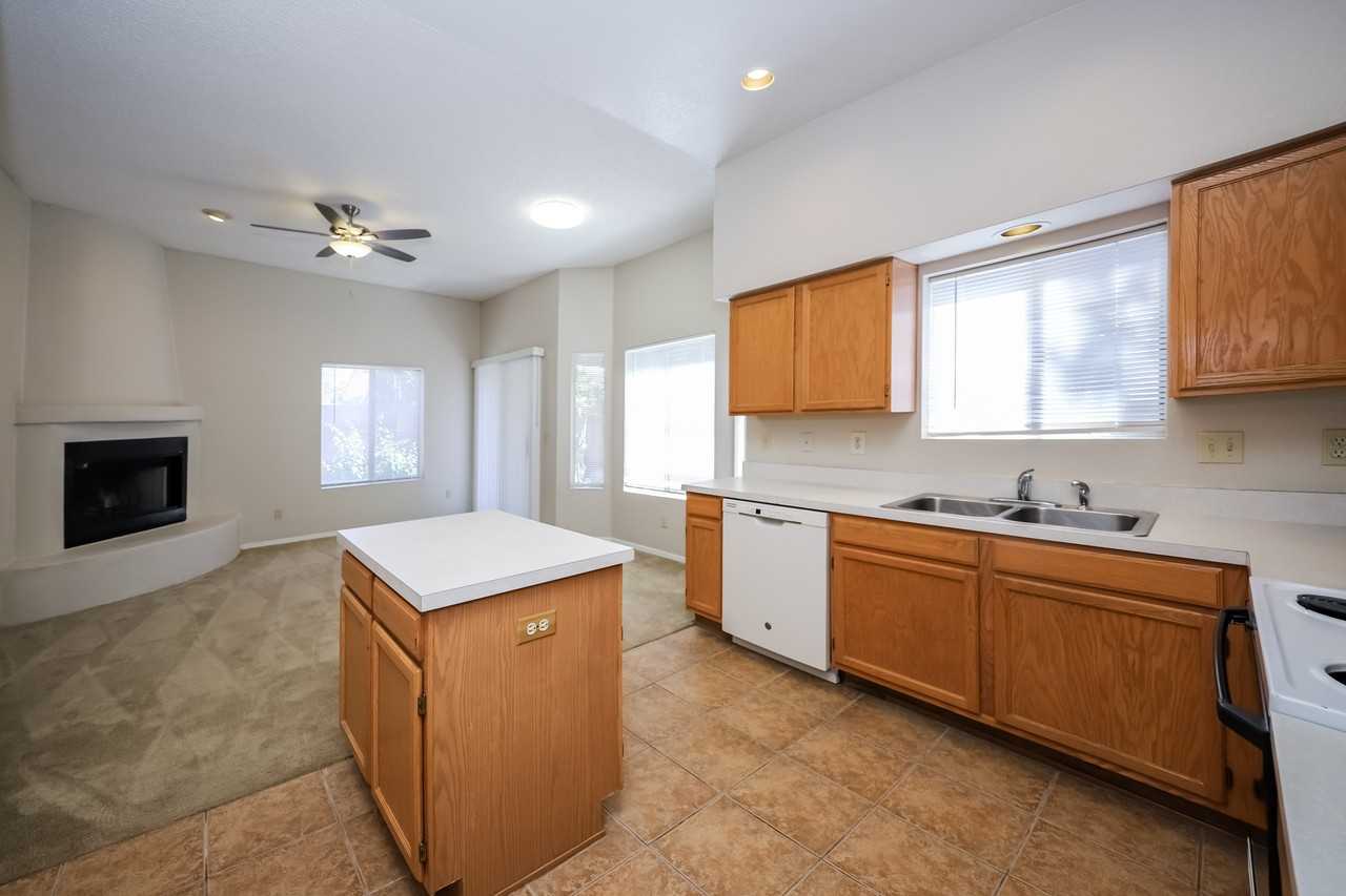 6137 N Reliance Dr - Photo 6 of 29