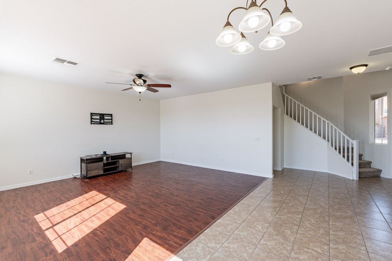 7416 S 27th Pl - Photo 6 of 37