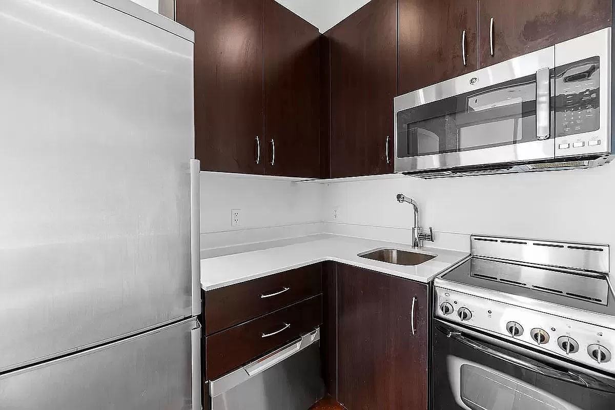 Ludlow St #4C - Photo 3 of 4