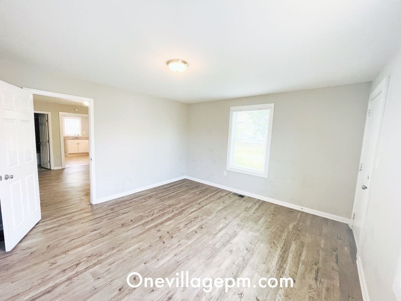 905 Harris St - Photo 2 of 9