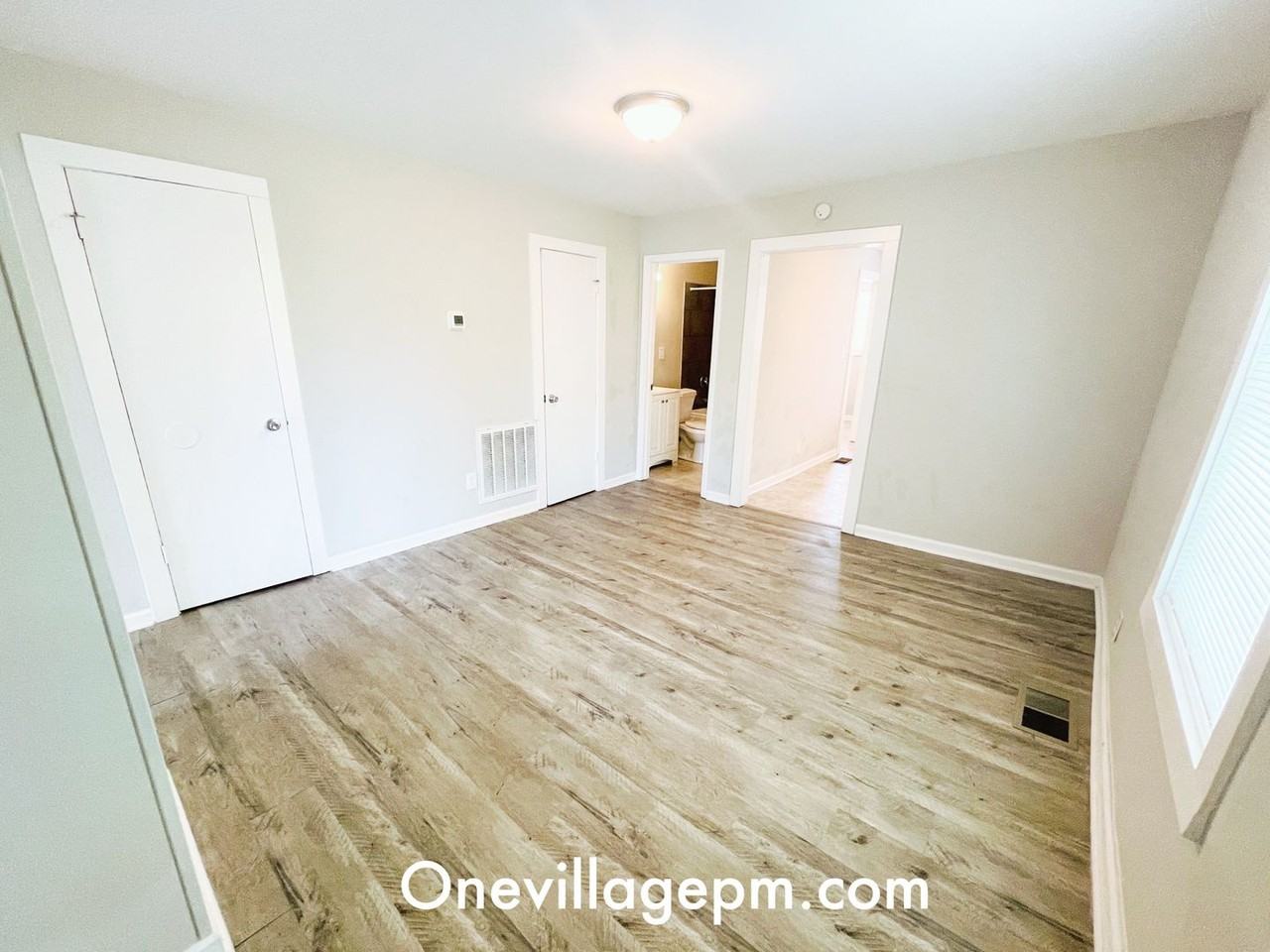 905 Harris St - Photo 3 of 9