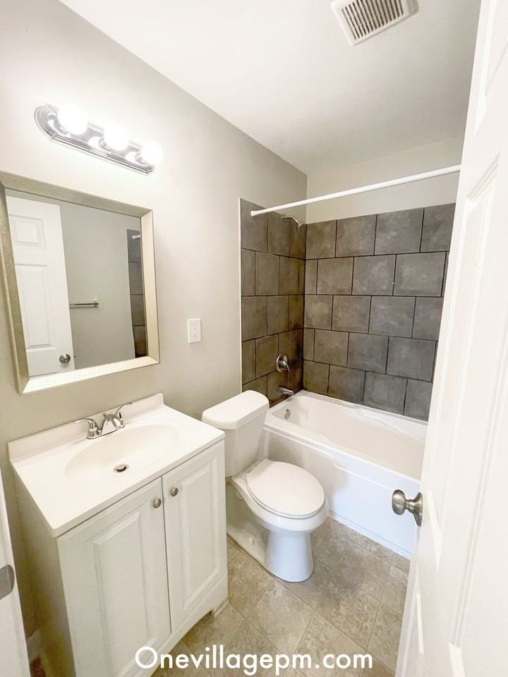 905 Harris St - Photo 5 of 9