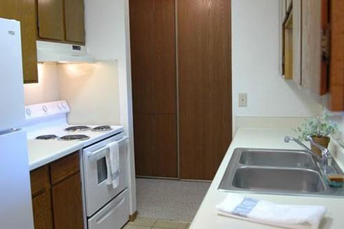 Elk Rdige Manor - Photo 2 of 6