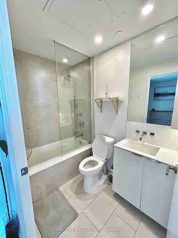 Queens Quay E & Bonnycastle St #1906