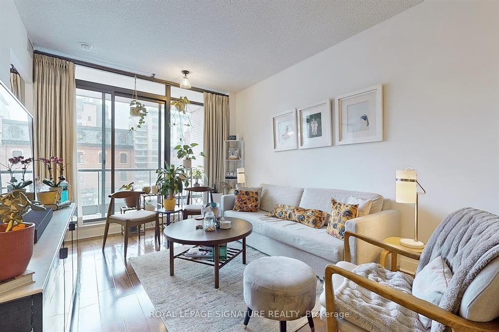 Spadina Ave. & King St W #303 - Photo 3 of 18