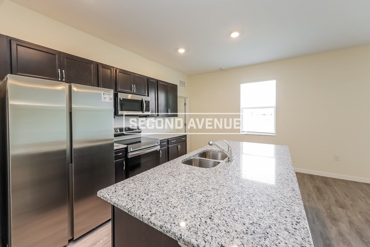 1411 Nw 9th Ave - Photo 4 of 21