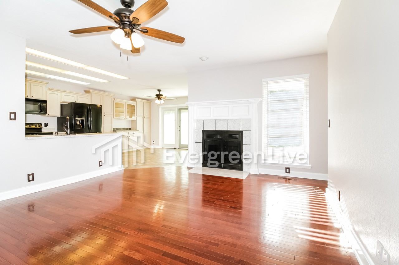 2020 Sunflower Street - Photo 4 of 26