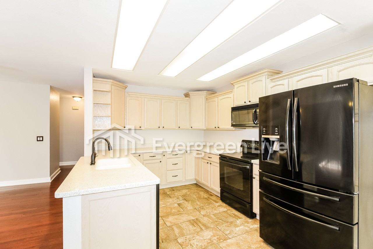 2020 Sunflower Street - Photo 7 of 26