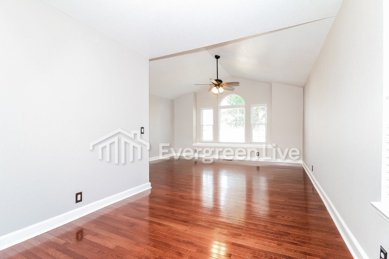 2020 Sunflower Street - Photo 5 of 26