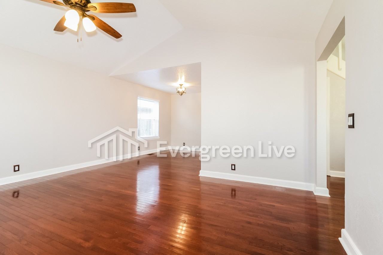 2020 Sunflower Street - Photo 6 of 26