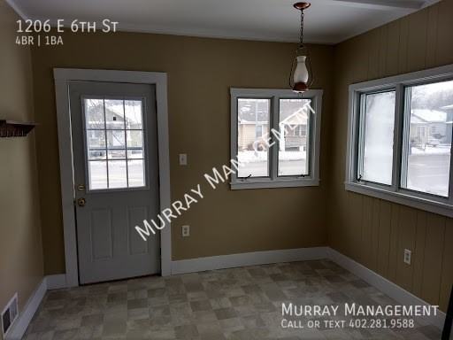 1206 E 6th St - Photo 2 of 15