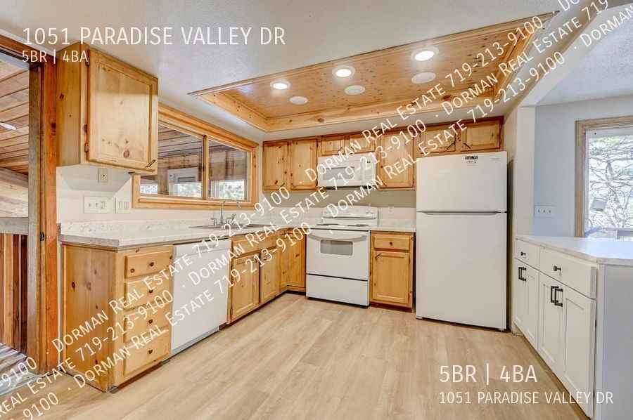 1051 Paradise Valley Dr - Photo 3 of 37