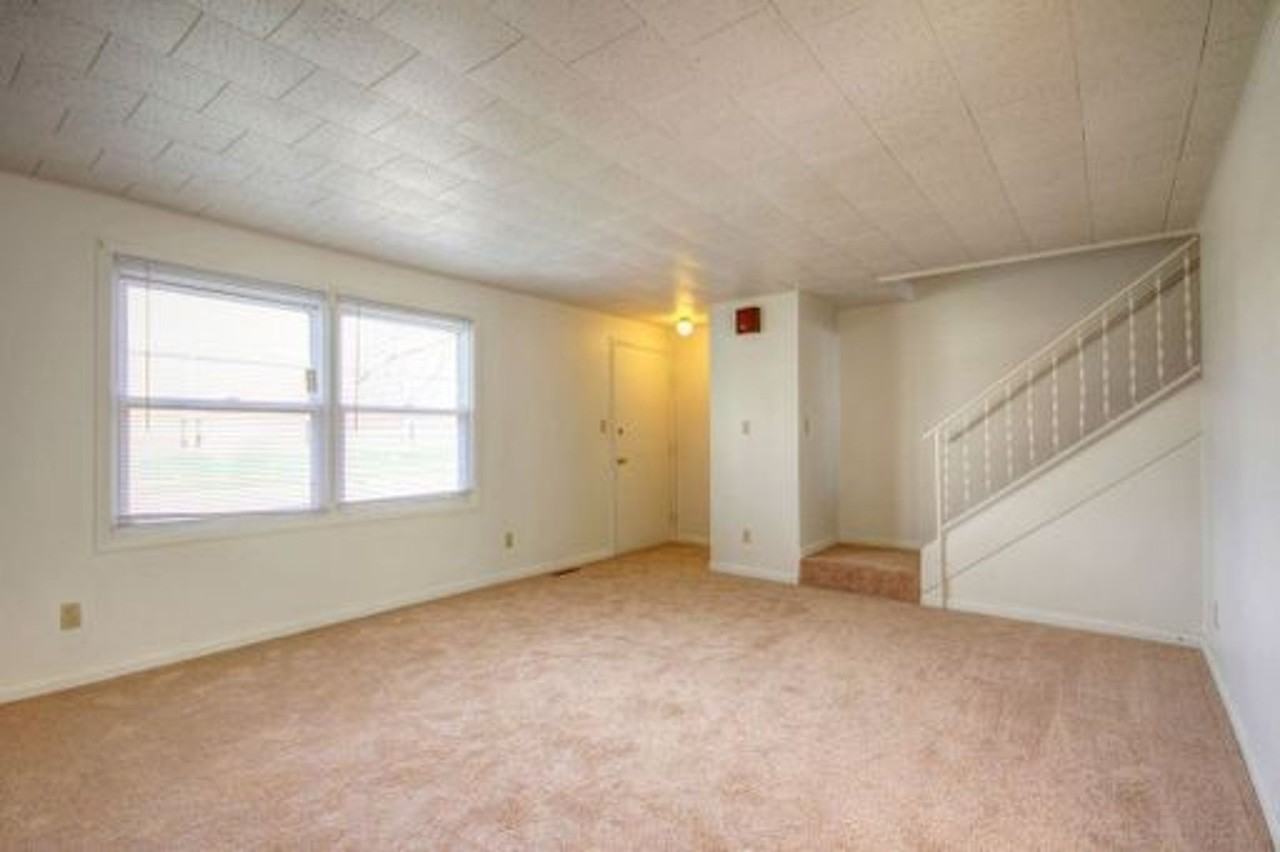 CR - 1010 Crescent Dr - Photo 3 of 9