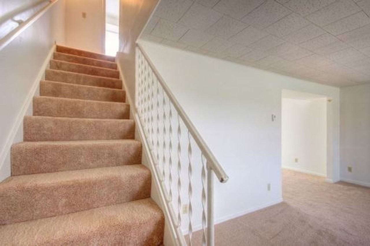 CR - 1010 Crescent Dr - Photo 4 of 9