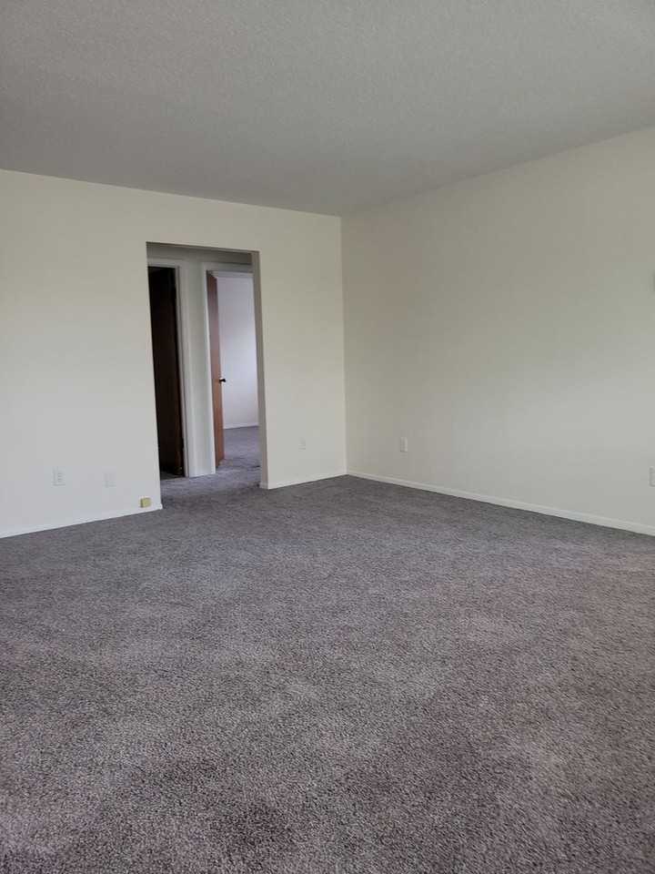 3947 W Sylvania - Photo 3 of 9