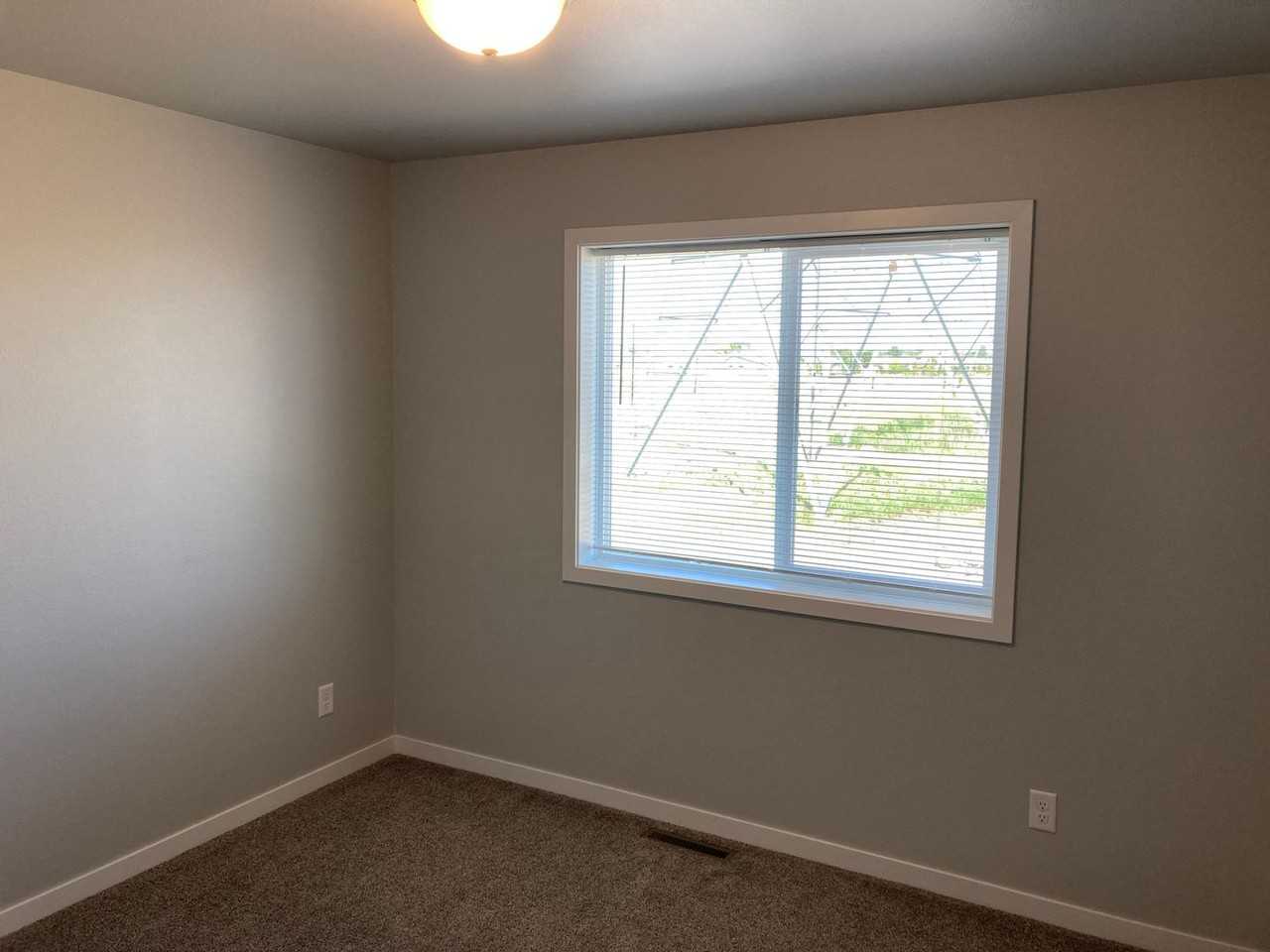 6422 21st St S - Photo 3 of 32