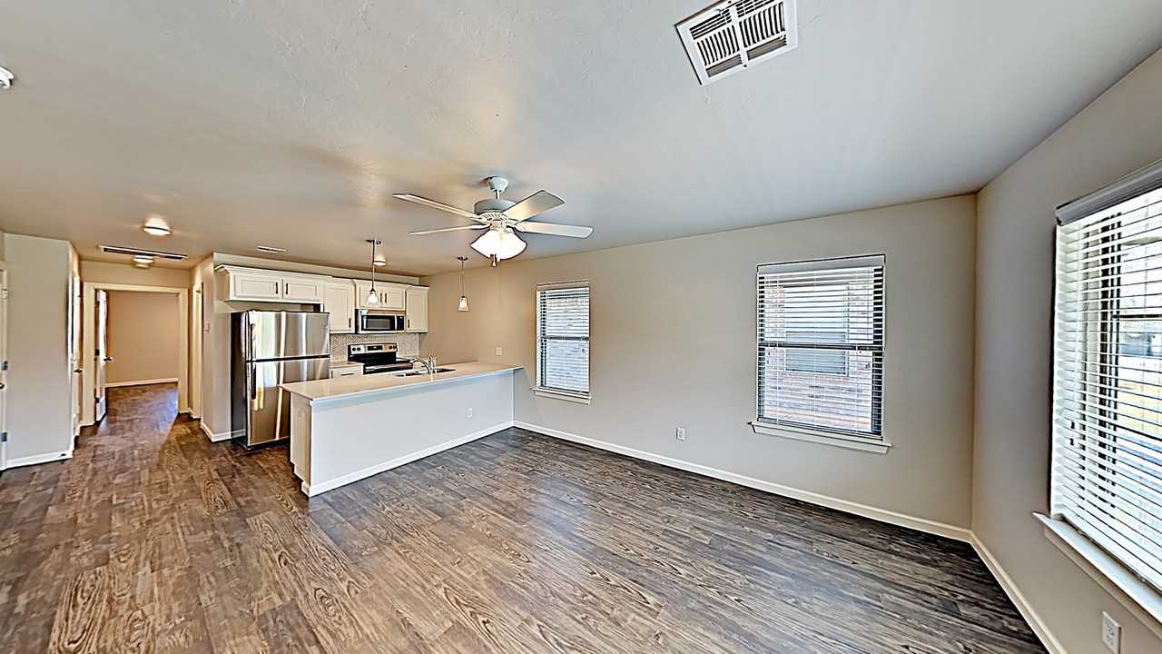 11521 Keystone Cir - Photo 4 of 13