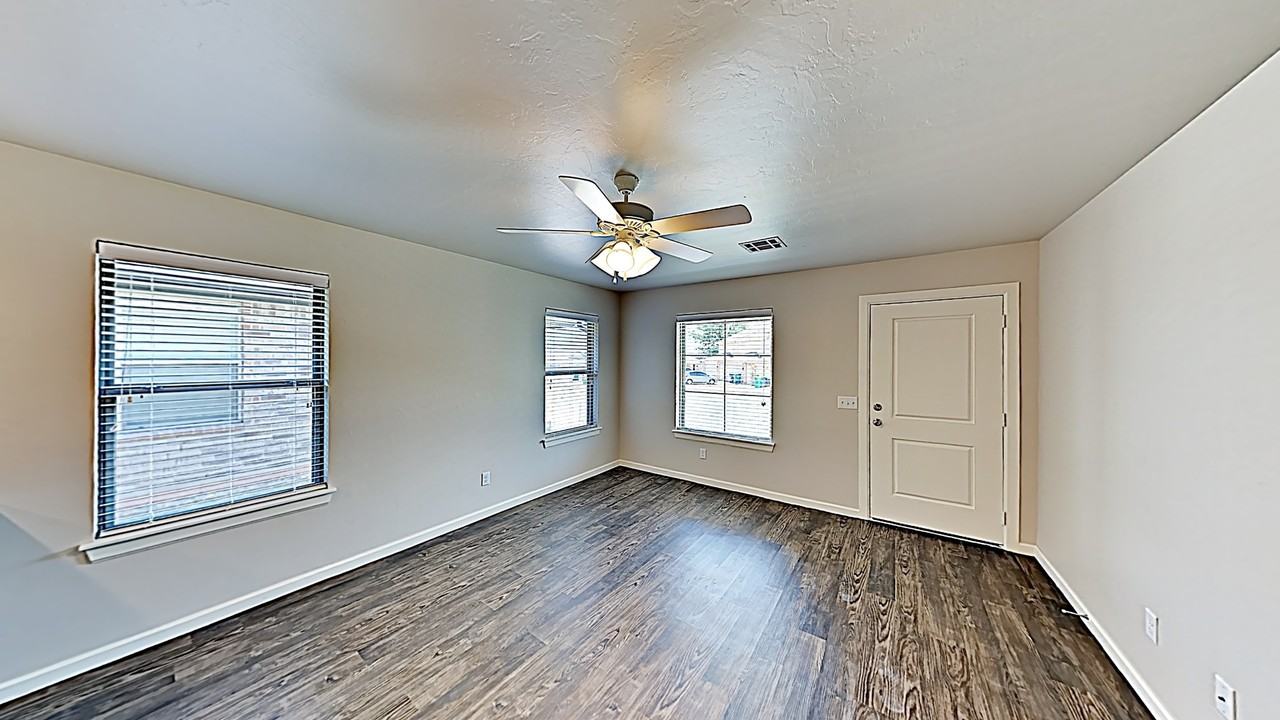 11521 Keystone Cir - Photo 7 of 13