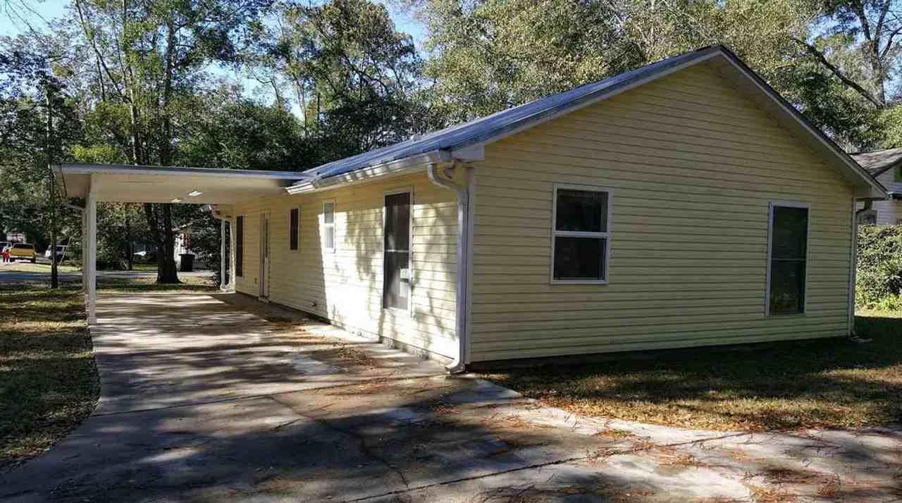 2725 Lake Mary St - Photo 2 of 17