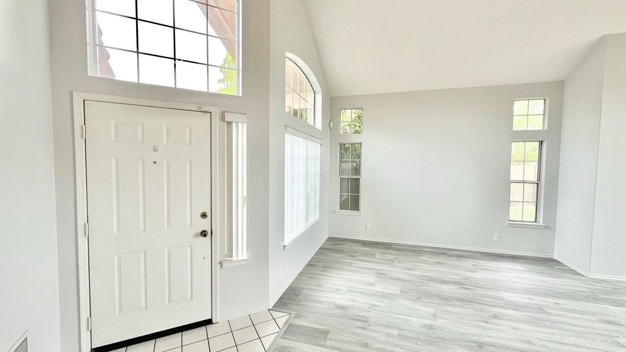 1043 Carryll Park Ct - Photo 4 of 50