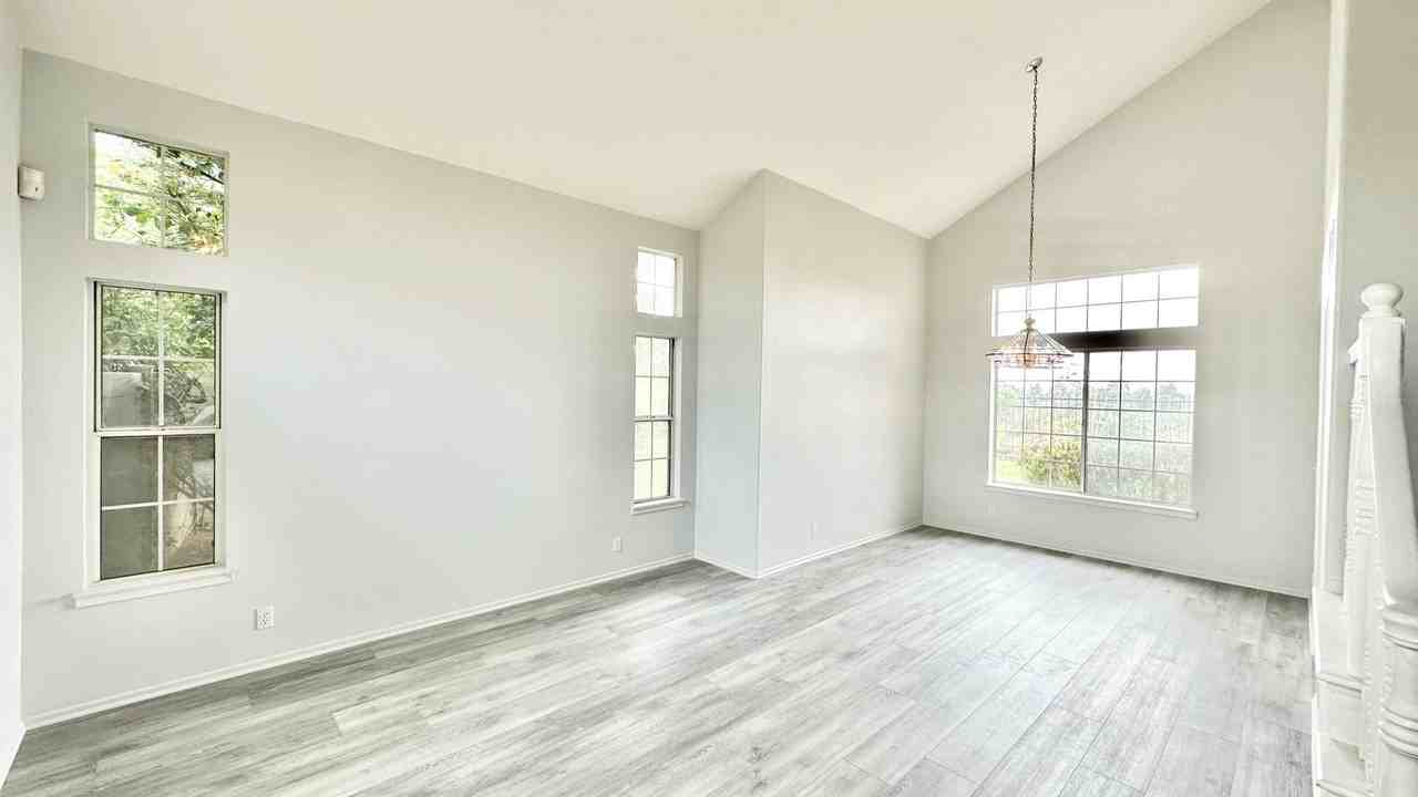 1043 Carryll Park Ct - Photo 5 of 50