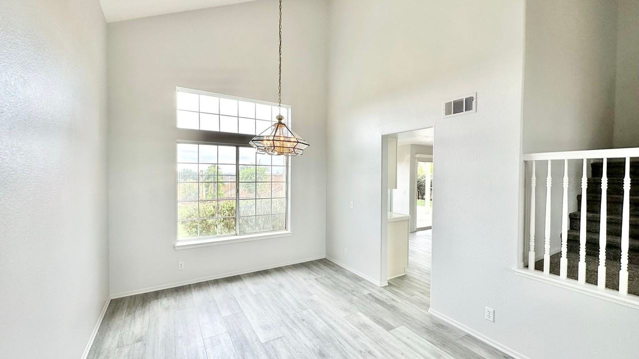 1043 Carryll Park Ct - Photo 7 of 50