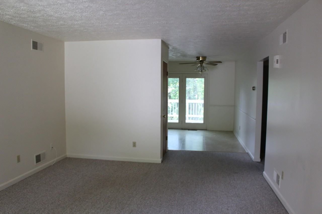 2992 Herrlyn Ct - Photo 2 of 7