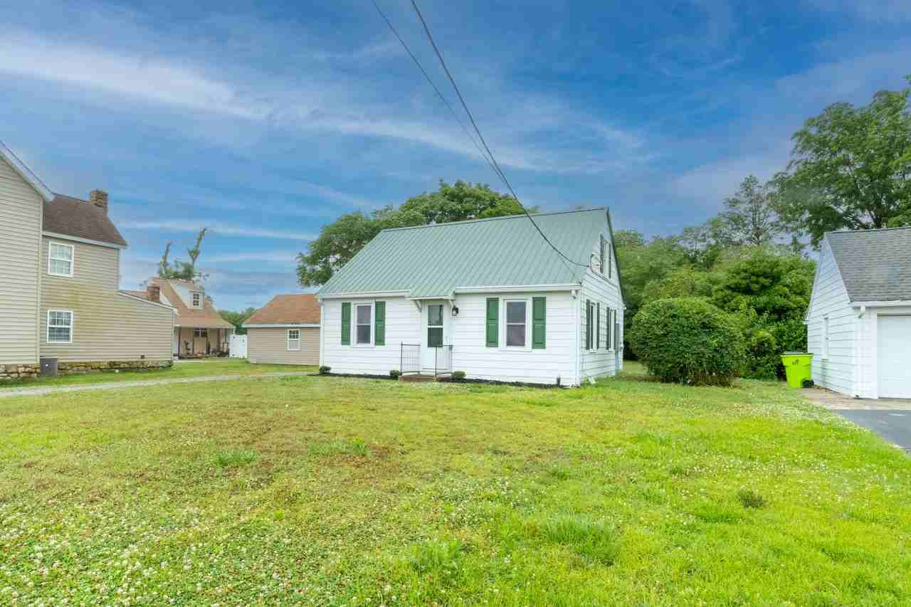 206 N Main St - Photo 3 of 29