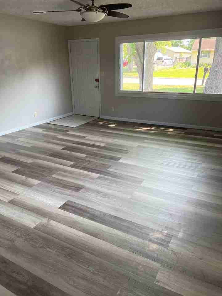 1118 Emerald Ln - Photo 3 of 9