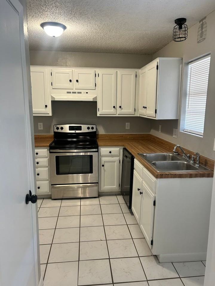 200 Pine Forest Dr - Photo 2 of 14