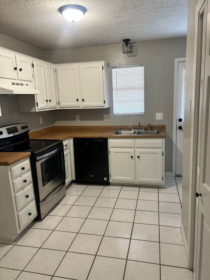 200 Pine Forest Dr - Photo 3 of 14