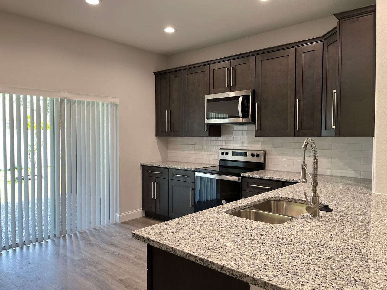 40 Pine Hill Ln - Photo 5 of 17