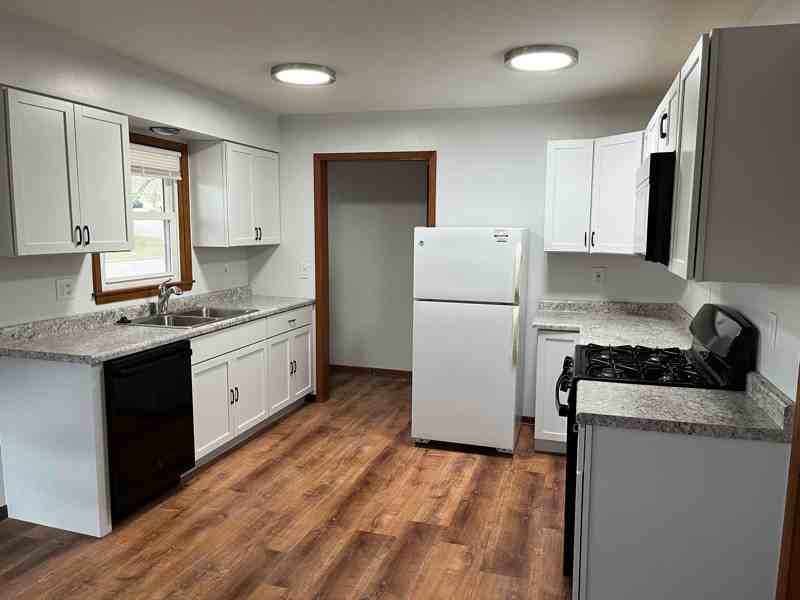 195 W Grove St #A - Photo 2 of 13