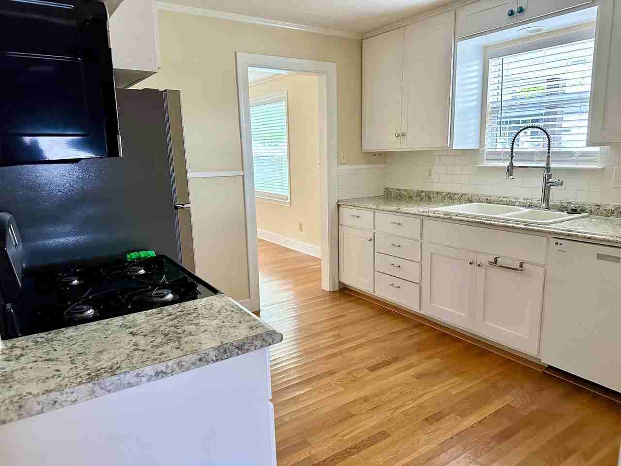 931 E 53rd 1/2 St - Photo 2 of 12