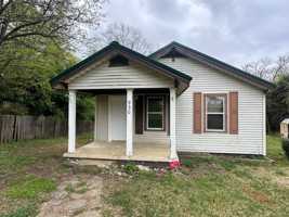 featured image of 930 Ivy St