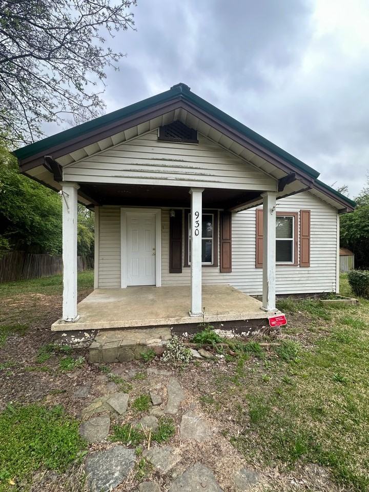 930 Ivy St - Photo 2 of 10