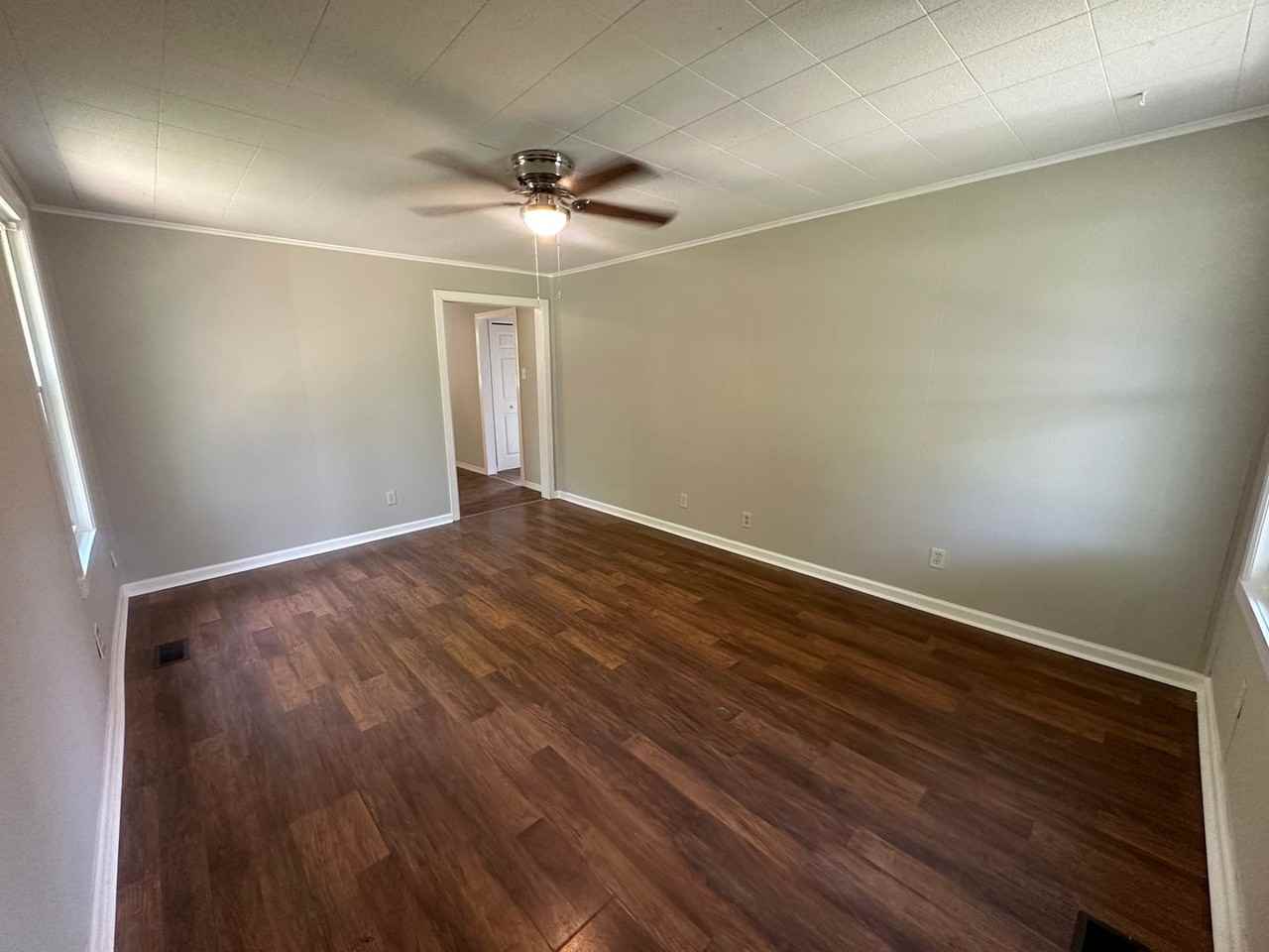 930 Ivy St - Photo 4 of 10