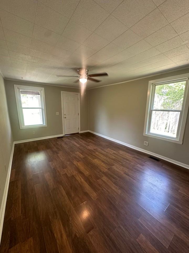 930 Ivy St - Photo 6 of 10