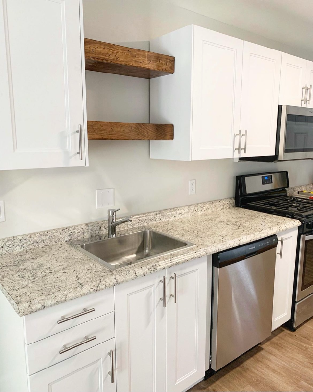 328 Powell St - Photo 2 of 5