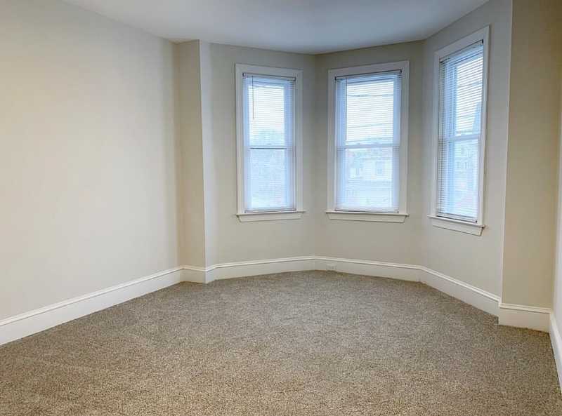 328 Powell St - Photo 4 of 5