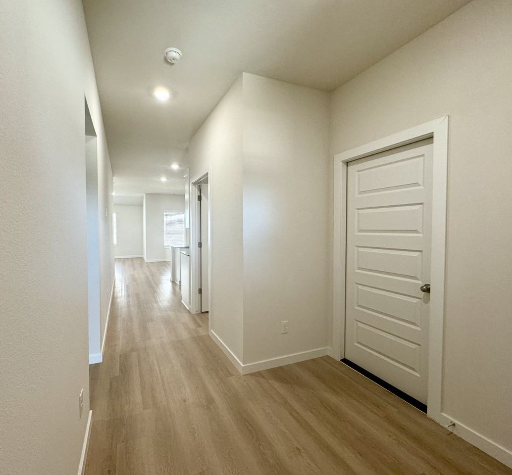 5382 Selah St #NA - Photo 2 of 37