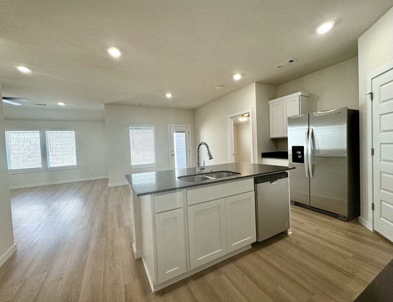 5382 Selah St #NA - Photo 3 of 37