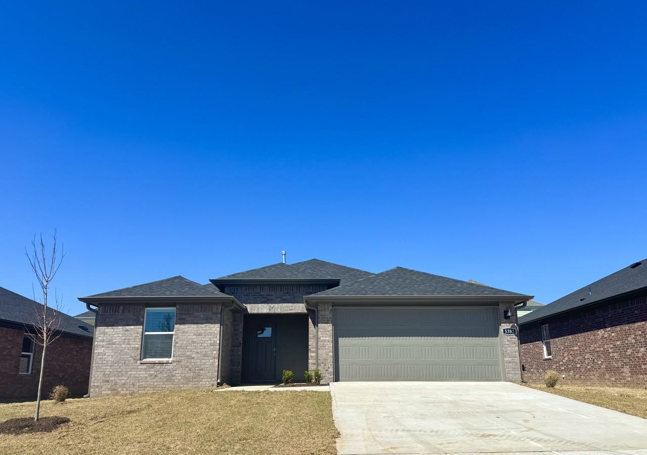 5382 Selah St #NA - Photo 4 of 37