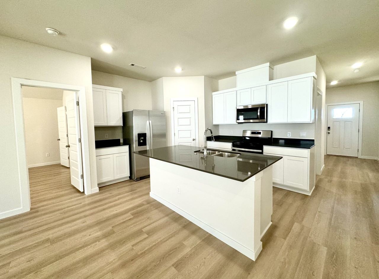 5382 Selah St #NA - Photo 5 of 37