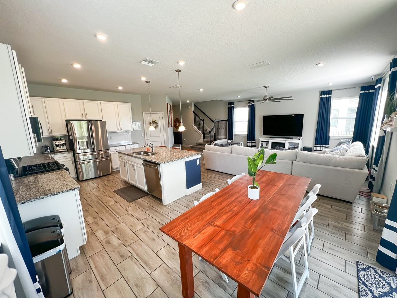 1585 Chelsea Manor Cir #NA - Photo 3 of 33