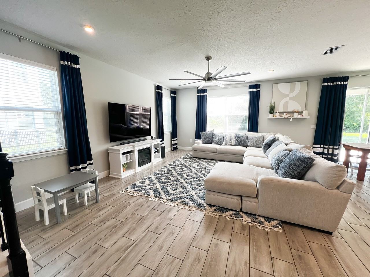 1585 Chelsea Manor Cir #NA - Photo 5 of 33