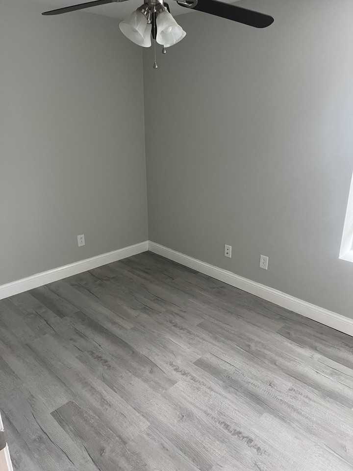 301 S Main St - Photo 2 of 8