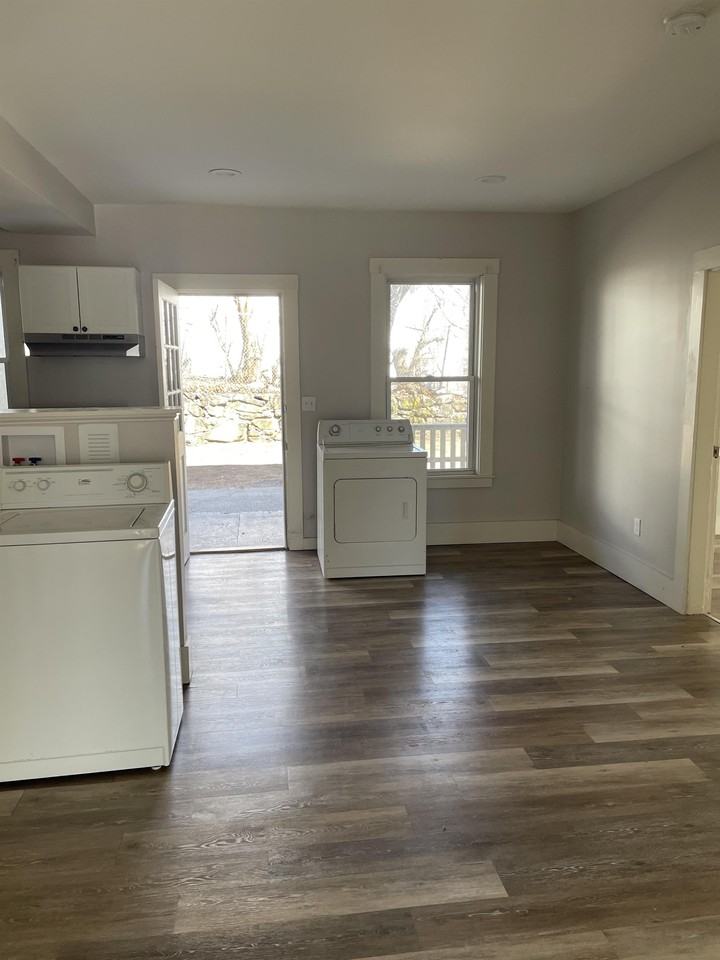 364 Merrimack St Apt 1 #364-1 - Photo 6 of 13