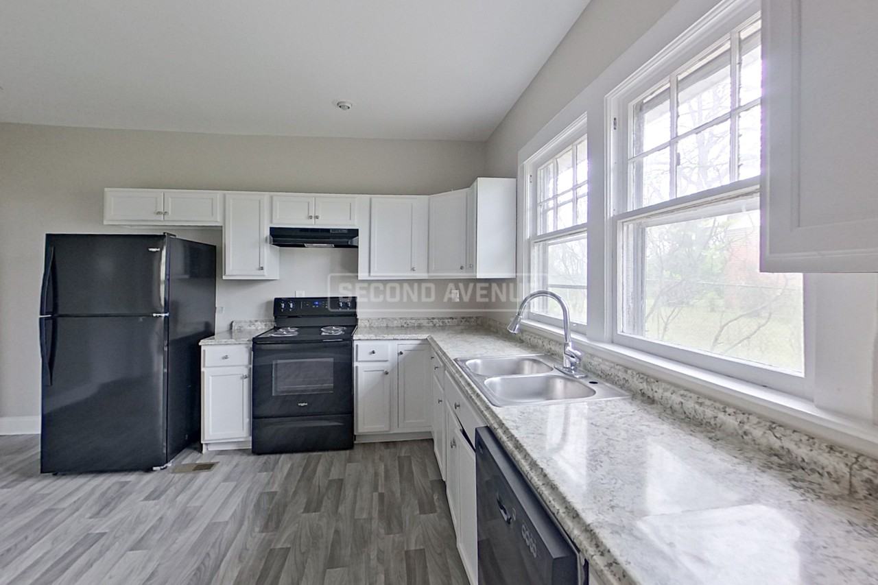 916 Indiana St - Photo 4 of 24